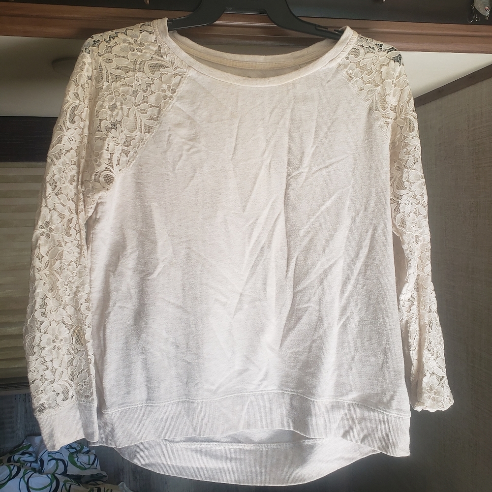 Sweater with lace sleeves